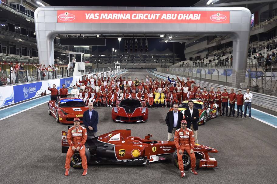 Un &#39;&#39;volto&#39;&#39; nuovo alle Finali Mondiali che Ferrari ha organizzato a Abu Dhabi sul circuito di Yas Marina. Non si tratta di Kimi Raikkonen e Marc Gen ma de LaFerrari FXX K